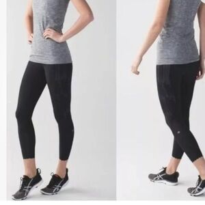Lululemon black leggings   Stuff Tight Scratch Match Scalloped, Size 4 gym yoga